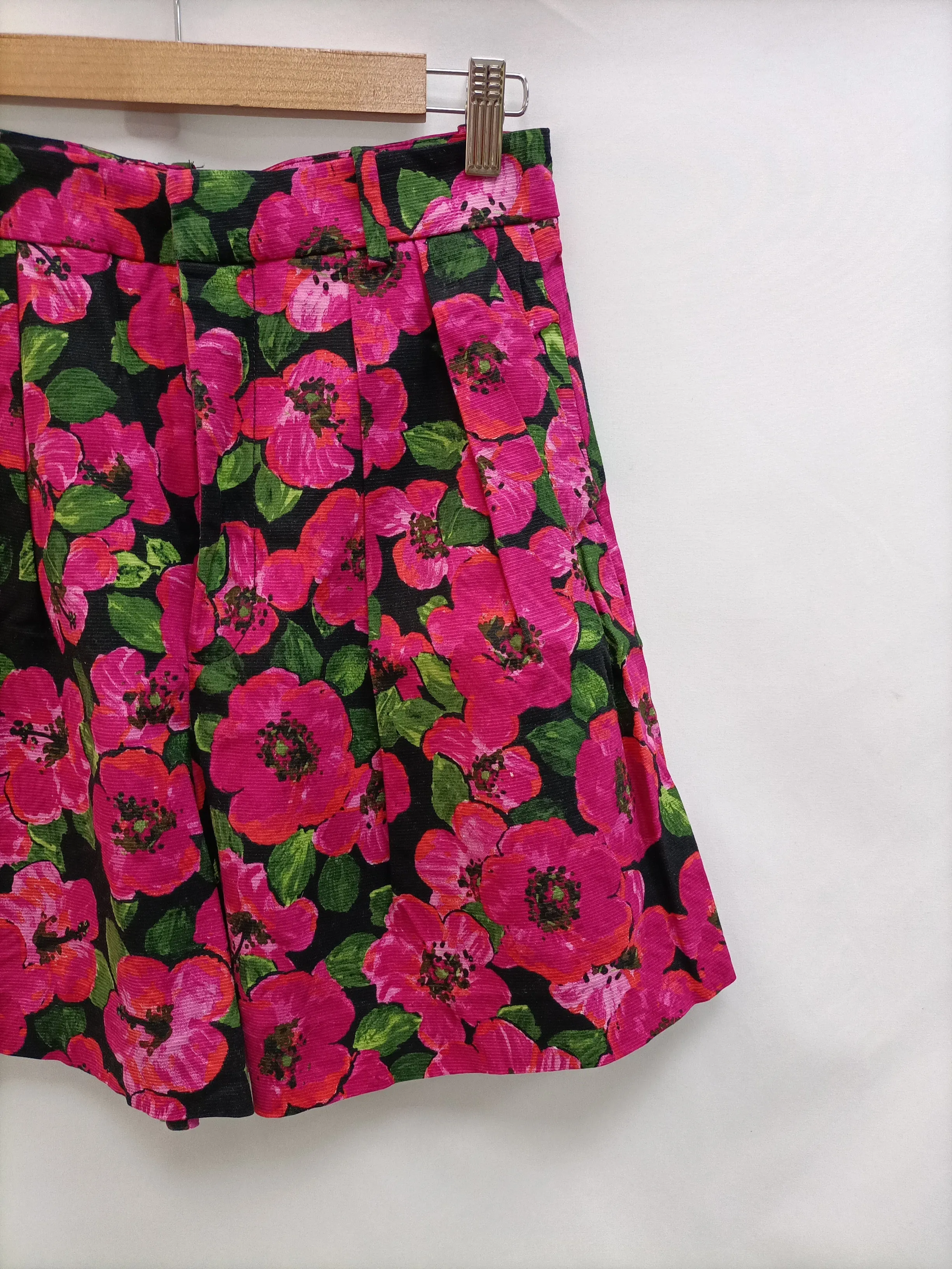 ZARA.Shorts arreglados flores T.36